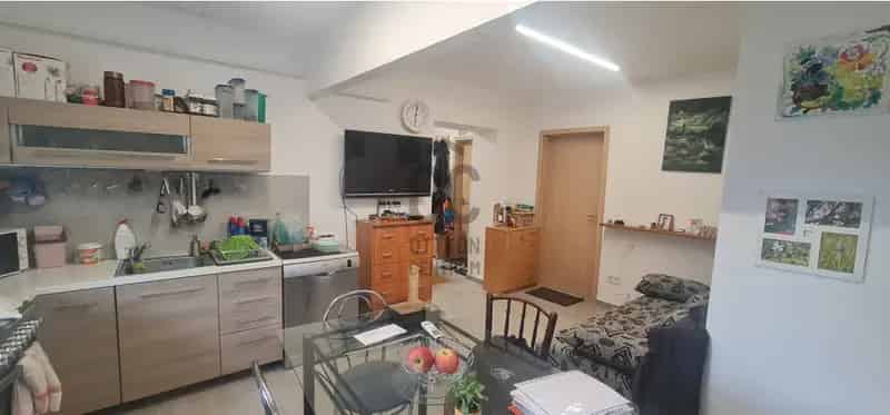 Monori családi ház eladó - felújított, 2 szobás