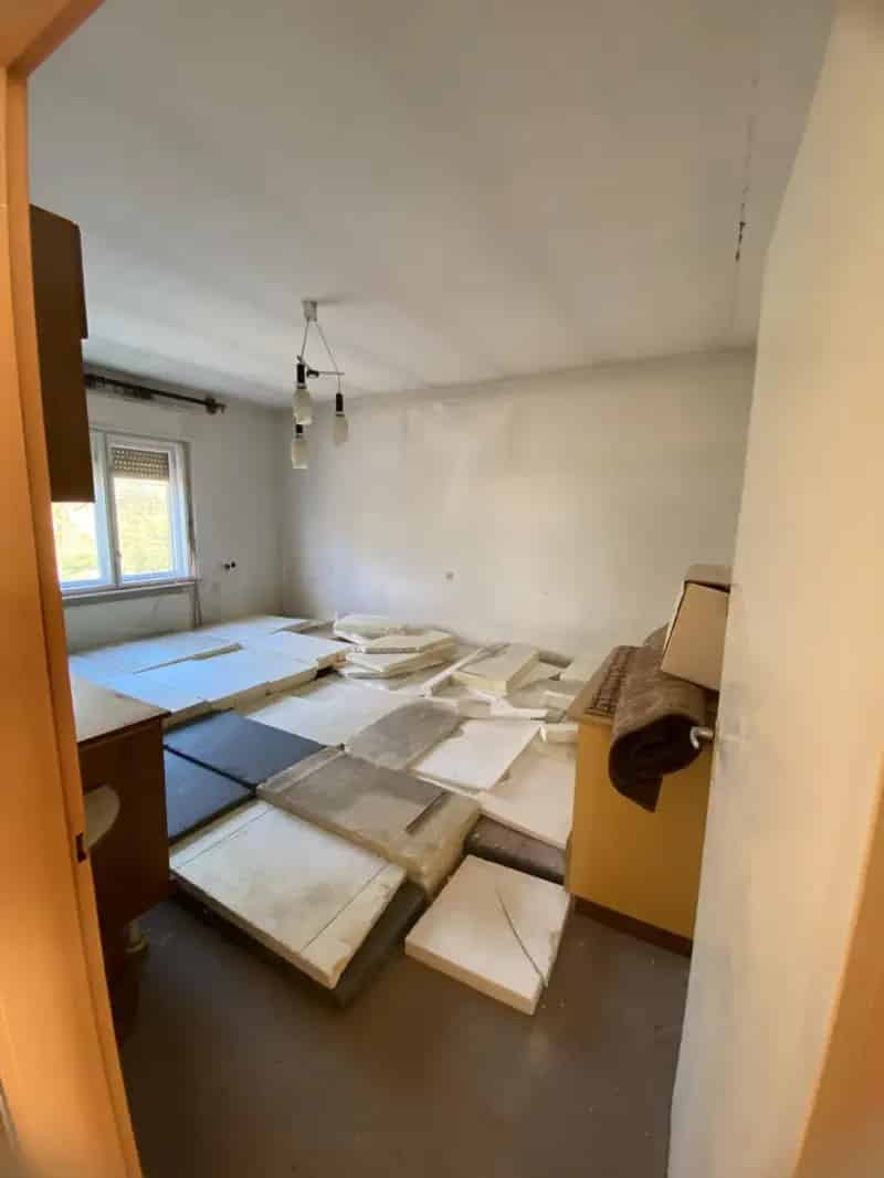 160nm-es 4 szobás felújítandó családi ház Jákban napelemmel