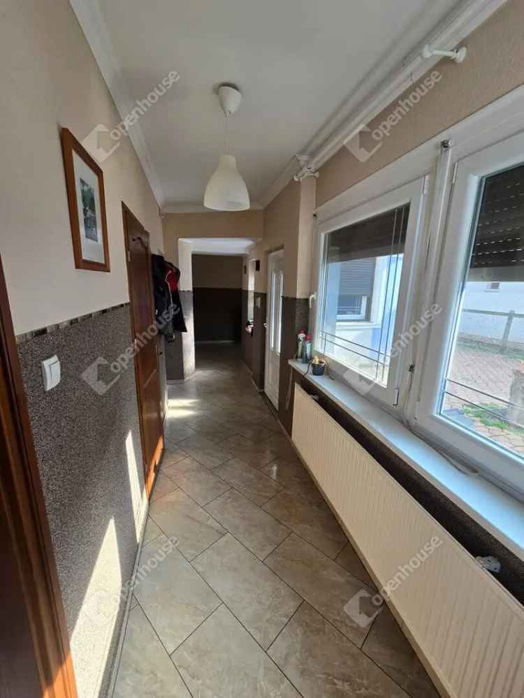Eladó családi ház Vecsésen 4 szobával és műhellyel