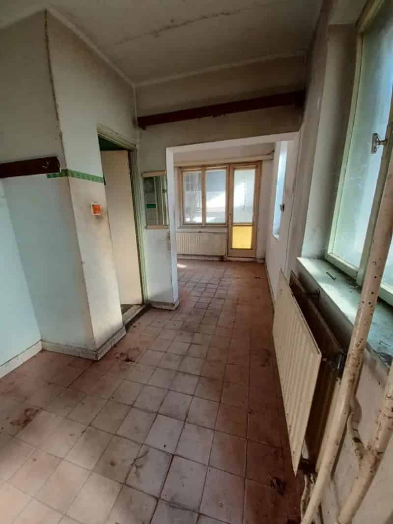 95 nm-es ikerház fele Debrecenben teljes felújítással