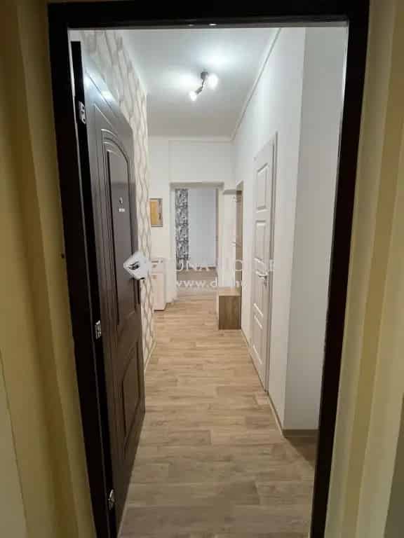 Komlón 1 szoba erkélyes lakás kiadó