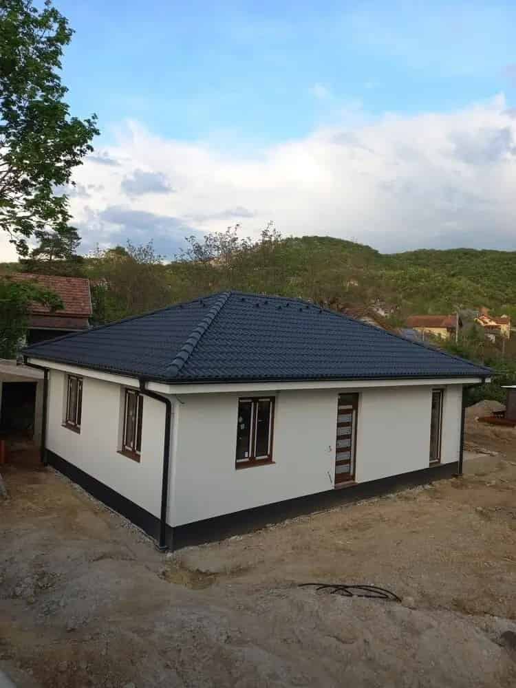 Uj epiteesu 3 szobas haz vagy nyaralo alacsony rezsivel