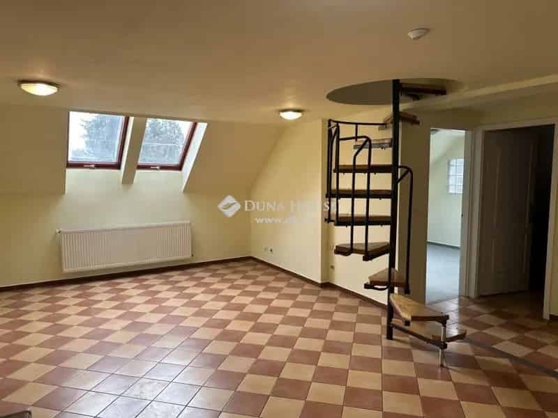 Dunakeszi 85m2-es 2 szintes tetőtéri lakás kiadó