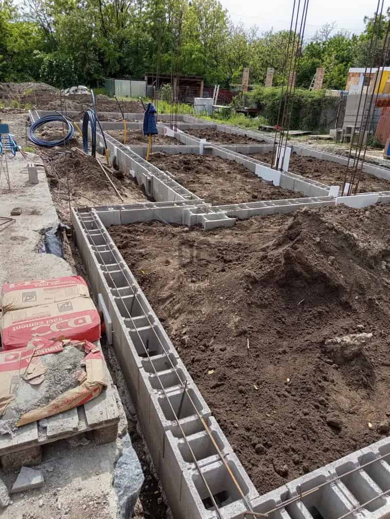 Váci családi ház eladó - 4 szoba, 2 fürdő, nagy telek