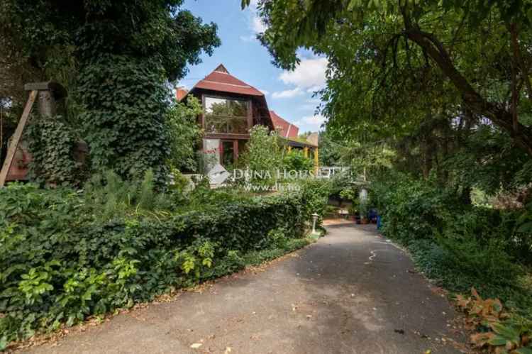 Eladó családi villa Pécs Ürögi városrészén, panorámás telken