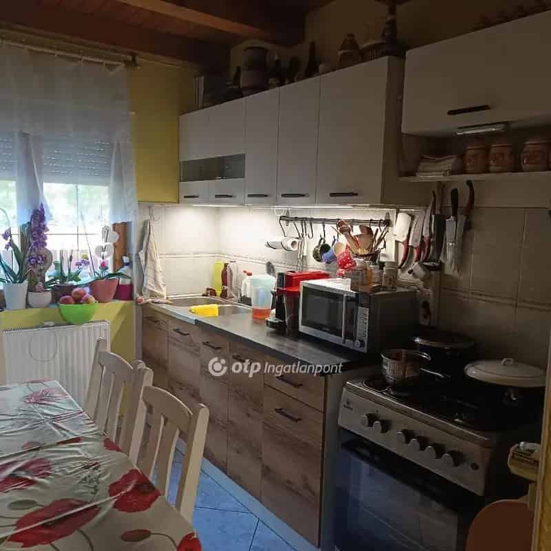 Tóparti családi ház eladó - 64 nm - 3 szoba - dupla telek