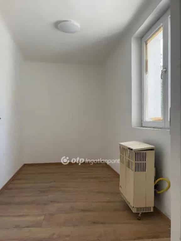 Felújított családi ház Cegléden 1235 nm-es kerttel