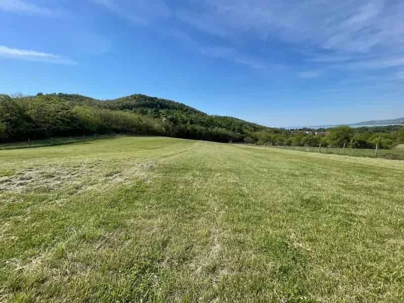 Balatonra panorámás építési telek Szigligeten