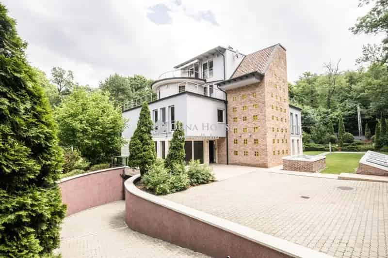 Luxusingatlan Budapest II kerületben eladó irodaháznak klinikának rezidenciának