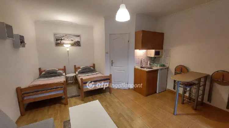 Agárdon 200 nm-es családi ház apartmanokkal eladó