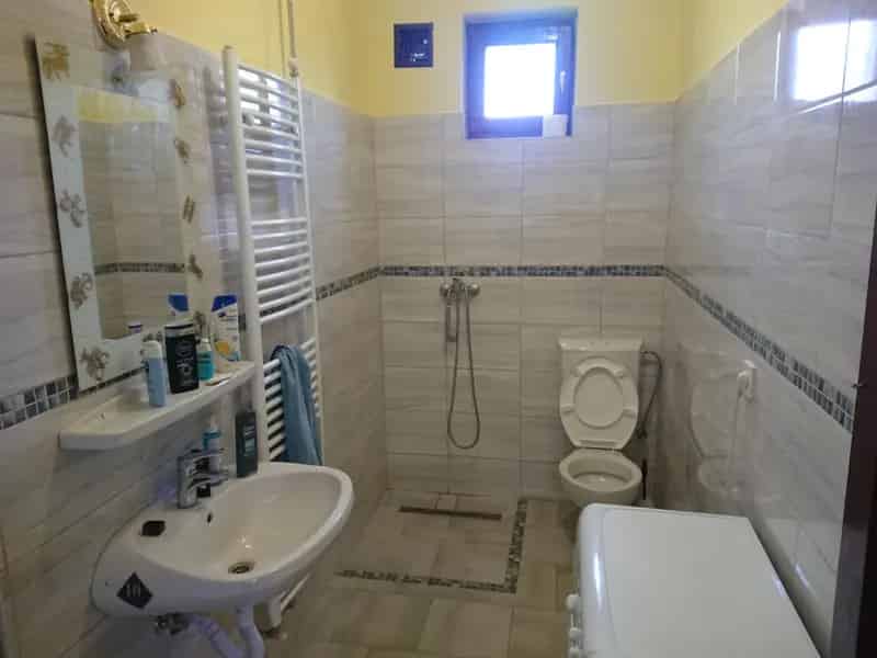 Vecsés Munkásszállás 120nm 3 szoba gépesített bútorozott