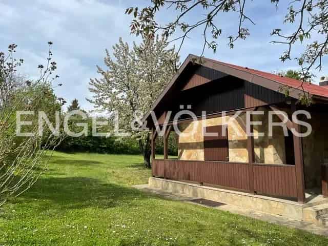 Balatonkenesei Nyaraló 3 Hálószobával és Medencével