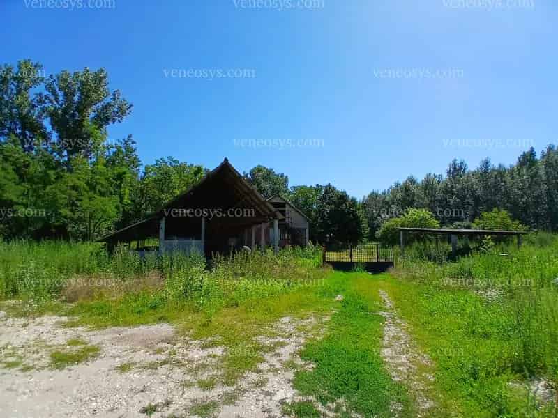 7 ha-os Mezőgazdasági Terület Eladó Csarnokkal