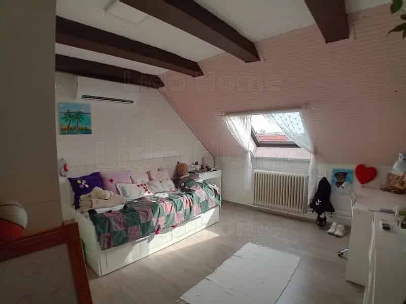 230 m2-es Várpanorámás Családi Ház Veszprémben