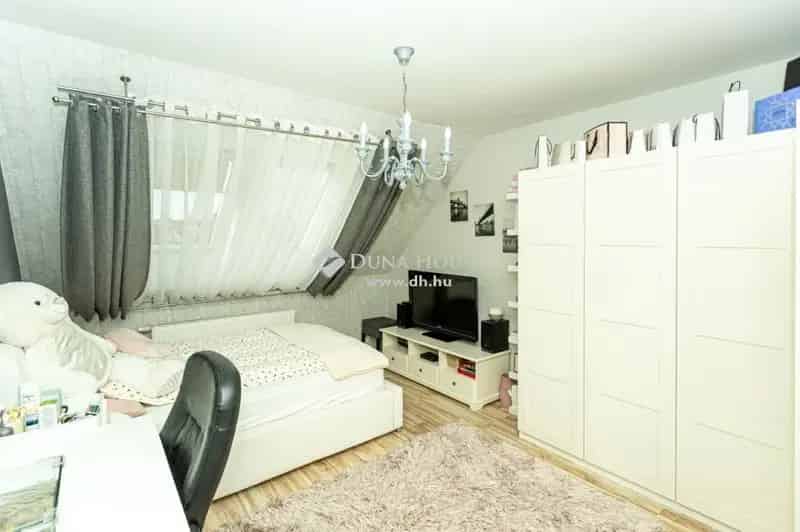Bonyhádi 170 nm-es családi ház jacuzzival és szaunával