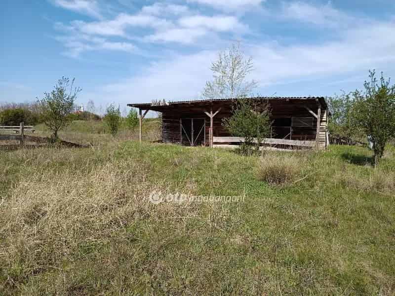 86340 m2-es külterületi ingatlan Veszprém megyében