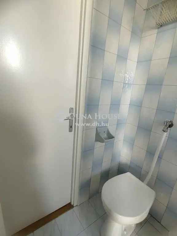 Pécs Egyetemváros 54m2 2 szobás Panel Lakás Eladó