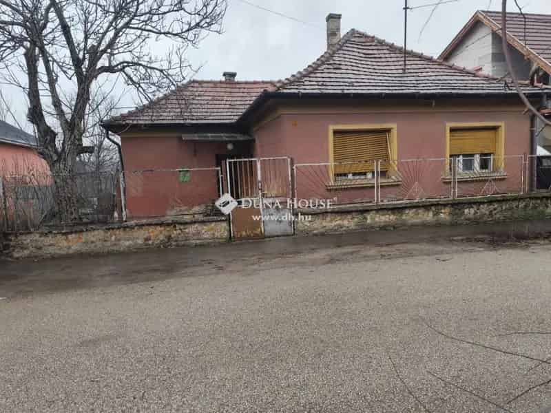 748 nm-es Telek Csömörön Családi Ház Építésére