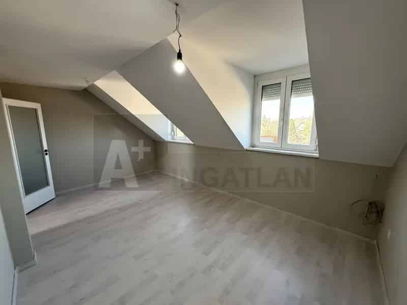 153 nm-es sorház Újszegeden garázzsal eladó