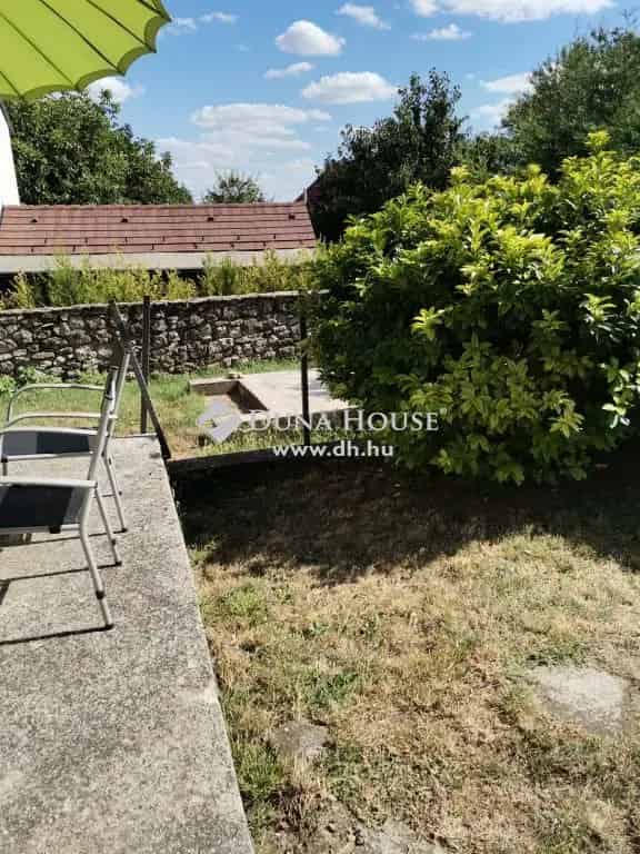 Várpalota Loncsos - 768nm-es telek 71nm-es családi házzal