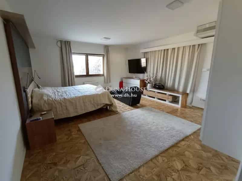 7 szobás családi ház alacsony rezsivel 735m2-es telken