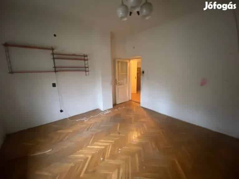 158 m2-es felujitando csaladhaz 7 szoba 3 konyha 4 furdo XVIII kerulet
