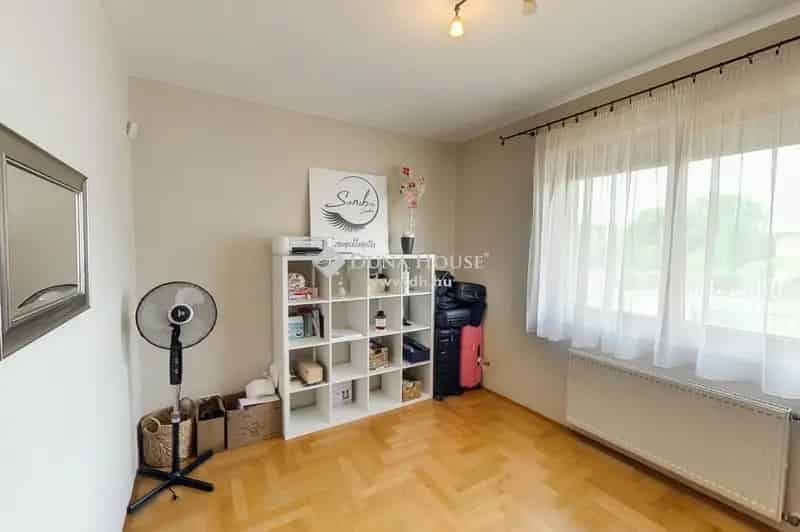 175m2-es Családi ház Wellness-szel és Garázzsal Eladó