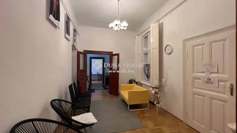 Madách Színház közeli 78m2-es iroda kiadó