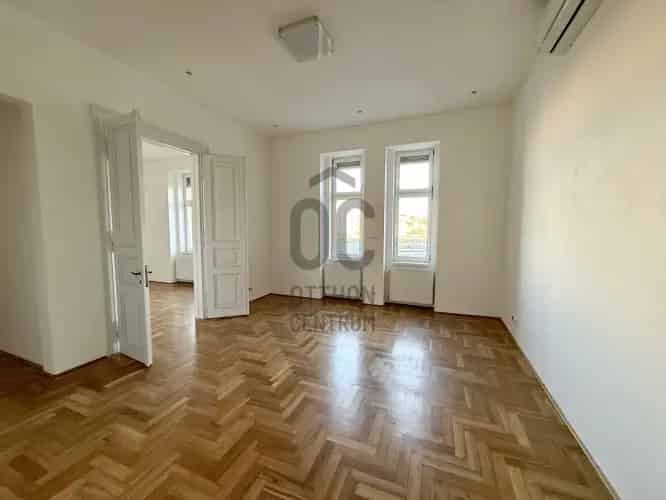 Budapest XII kerület eladó lakás 102 nm felújított központi