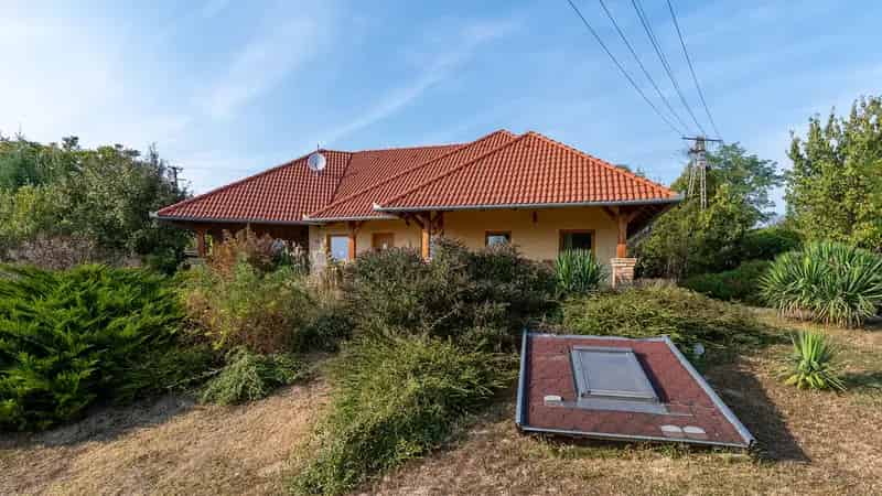 Panorámás Balatoni Családi Ház Eladó