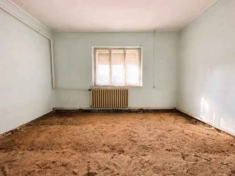 Sarkadi családi ház eladó - 77 m2, 2 szoba, felújítandó