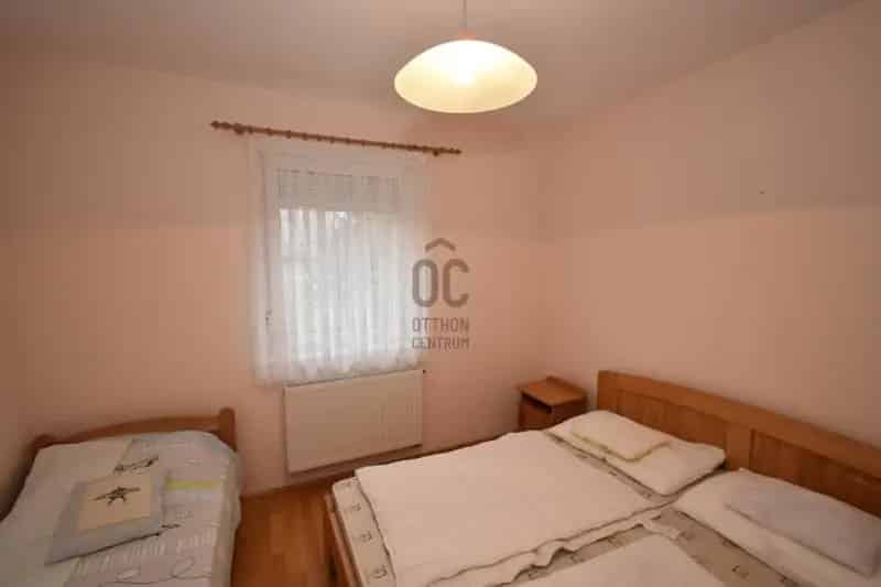 Zalakaroson 4 apartmanos családi ház eladó