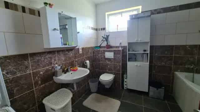 210m2-es Kétgenerációs Családi Ház Kesztölcön Eladó