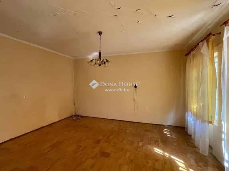 Székesfehérvár Belváros 38nm-es Felújítandó Családi Ház Eladó