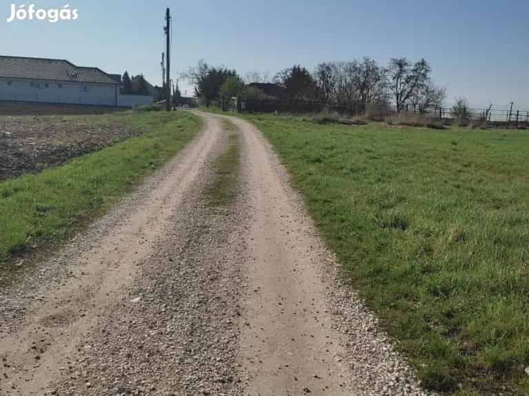 Mány Sport utca külterületi telek eladó 2042 m2