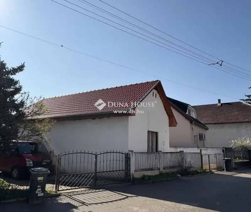 Tokod Laposi út 800 nm-es telek két épülettel eladó