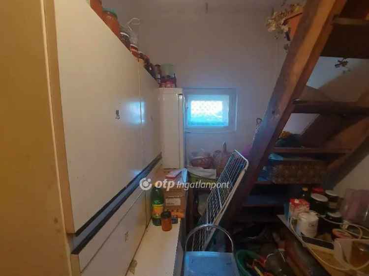 Felújítandó ikerház Debrecenben 742m2-es telken
