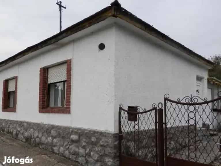 Mogyorósbánya 80nm-es 2 szobás családi ház eladó