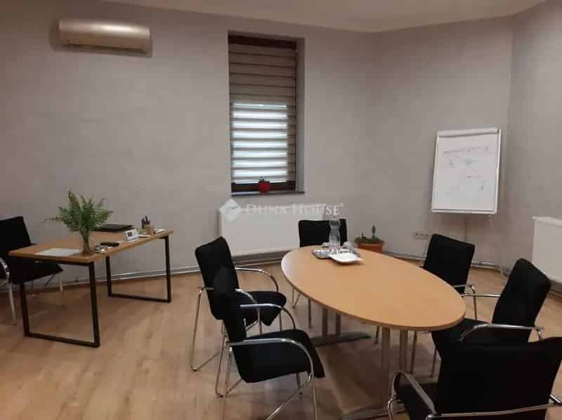 94 m2-es Iroda vagy Lakás Kiadó Jászberényben
