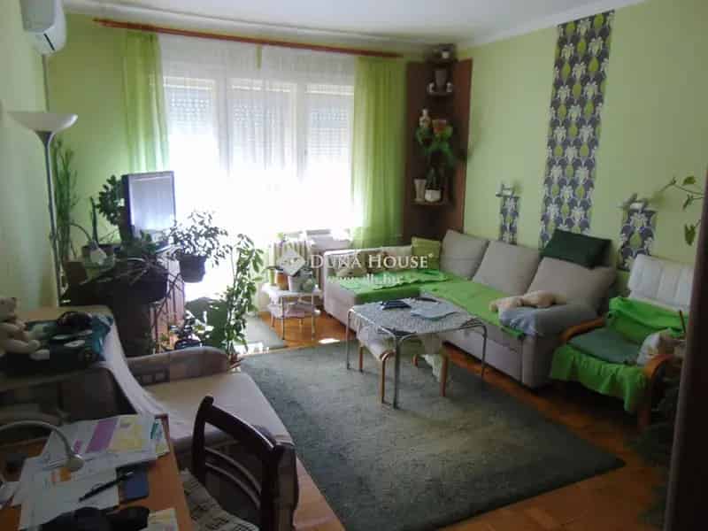 Komló Szilvás 47m2 2 szobás erkélyes tégla lakás eladó