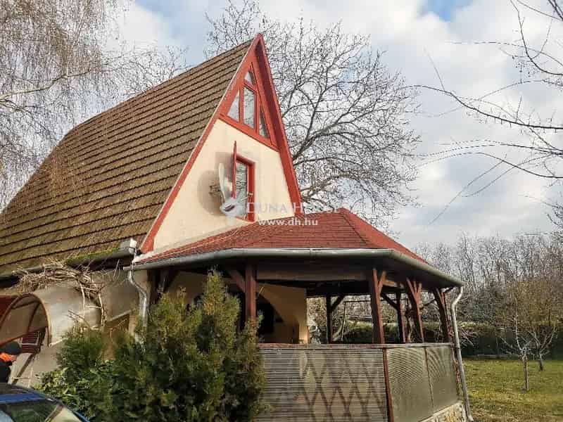 Szigetszentmiklós közeli 54 nm-es 3 szintes ház kerttel