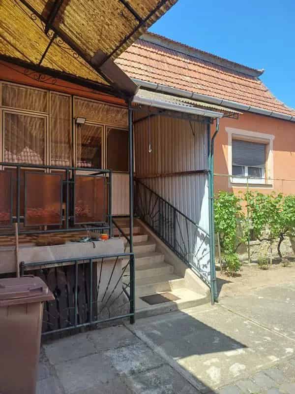 110m2-es családi ház 651m2-es telken, garázzsal