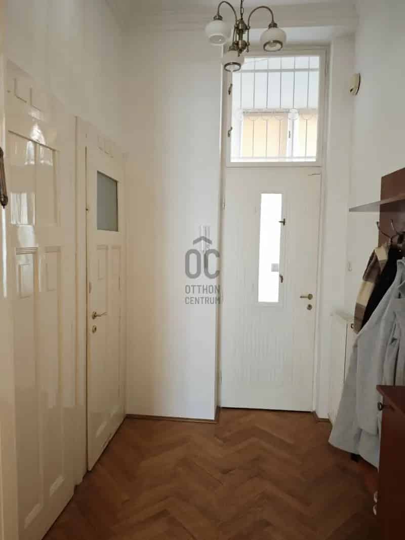 Parlament közelében 107 nm-es, 2 szobás lakás kiadó