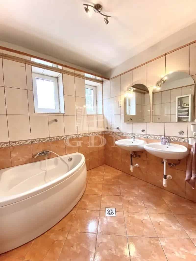 168nm-es 6 szobás családi ház Rákoskeresztúron