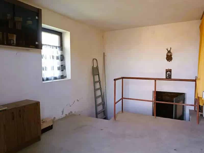 Somló-hegy panorámás zártkerti ingatlan eladó