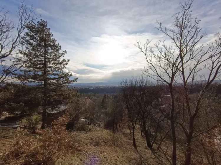 Szentendre panorámás telek eladó házépítési engedéllyel