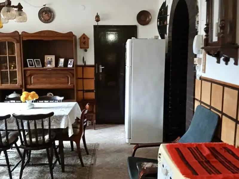 146 m2-es családi ház apartmannal és garázzsal Nagykáta közelében