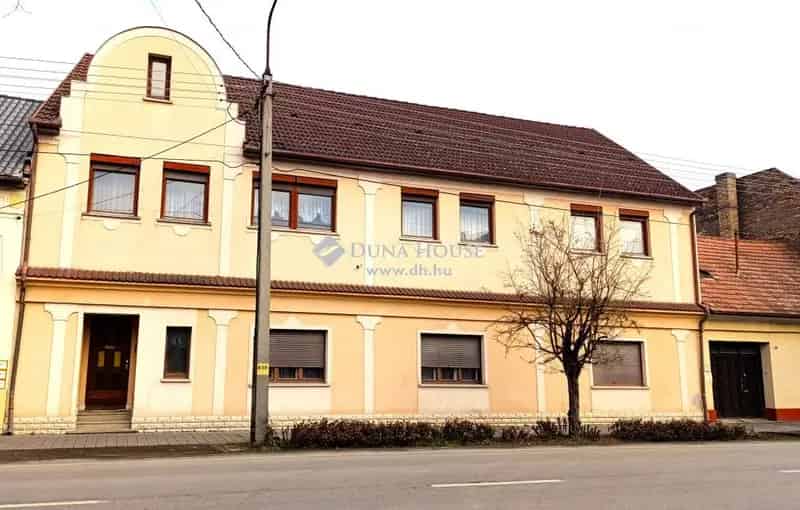 Mohácsi társasház eladó 216nm 2 lakás 611nm telekkel