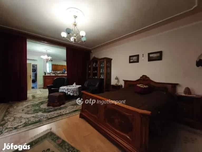 Székkutas tanya eladó - 5635 m2 föld, 2 ház, állattartó épületek