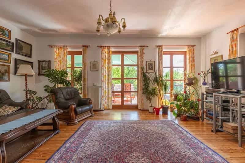 400nm-es családi ház Budapest agglomerációjában wellness-részleggel